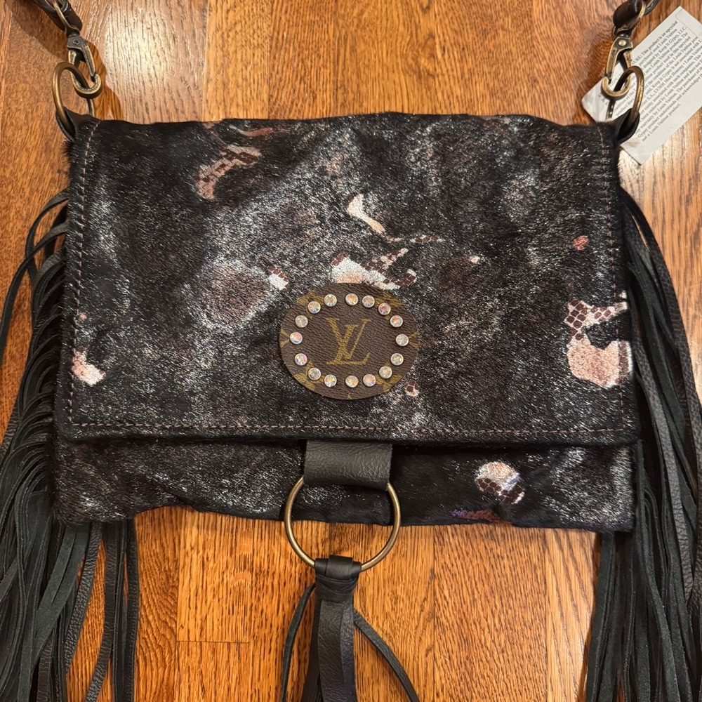 NWT Keep it Gypsy Metallic Peeking Moment Upcycled Maxine Flap Purse - Picture 2 of 9